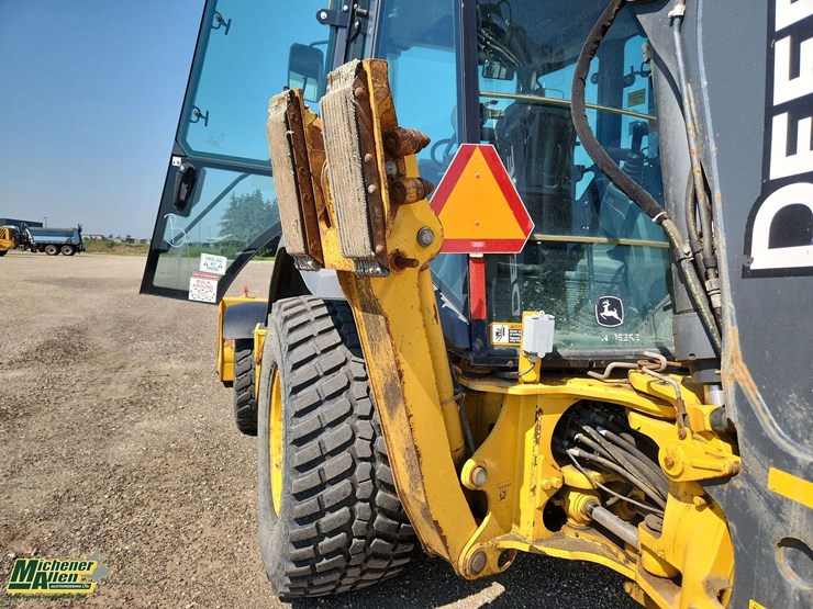 deere-410l-image-28