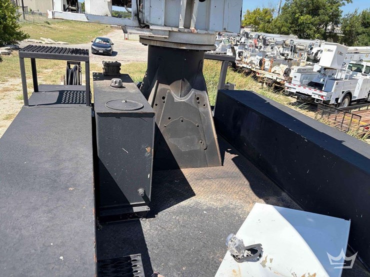 2018-freightliner-m2-106-image-25
