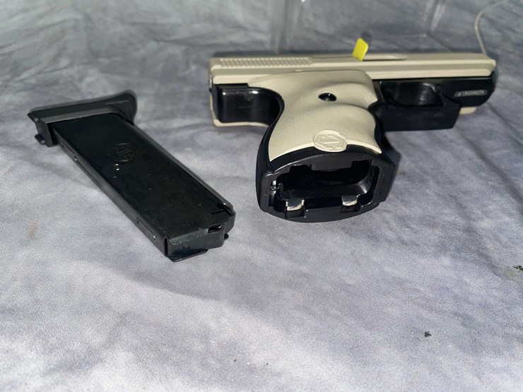 #10872-•-hi-point-c9,-9mm-luger-semi-auto-pistol,-sn:-p10189659-image-13