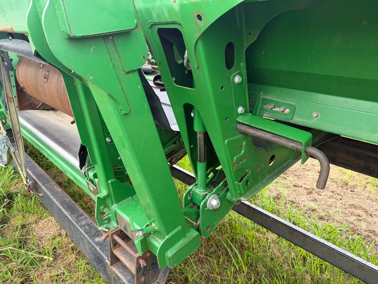 2015-john-deere-630d-image-13