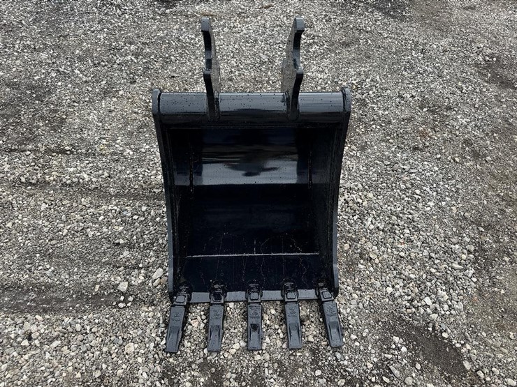 24”-quick-attach-excavator-bucket-for-kx57-image-2