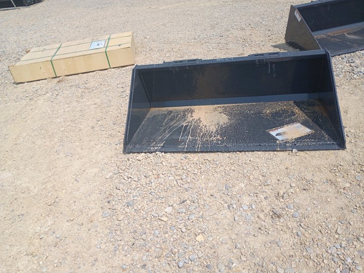 #l73-066-•-wolverine-66"-bucket-skid-steer-attachment-image-1