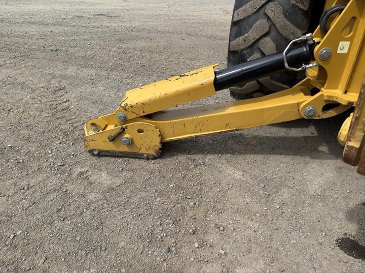 2022-caterpillar-430-image-26