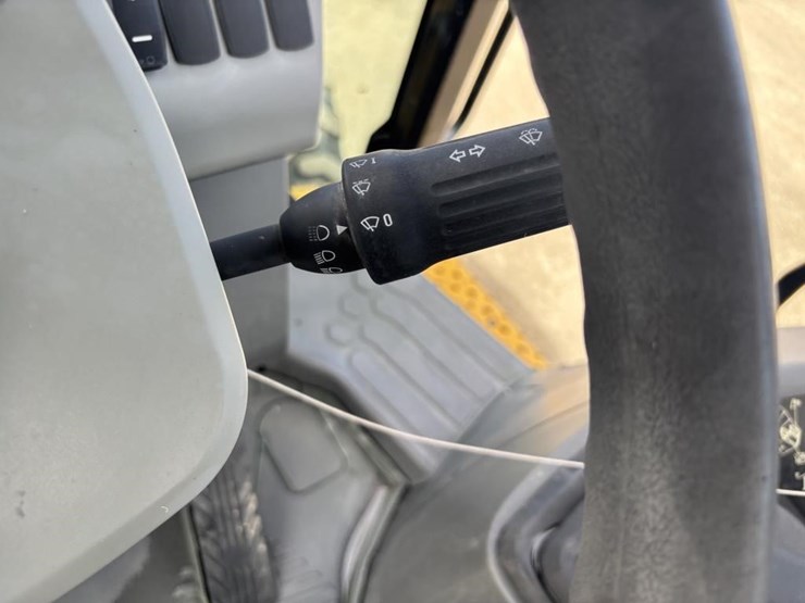 2022-caterpillar-430-image-39