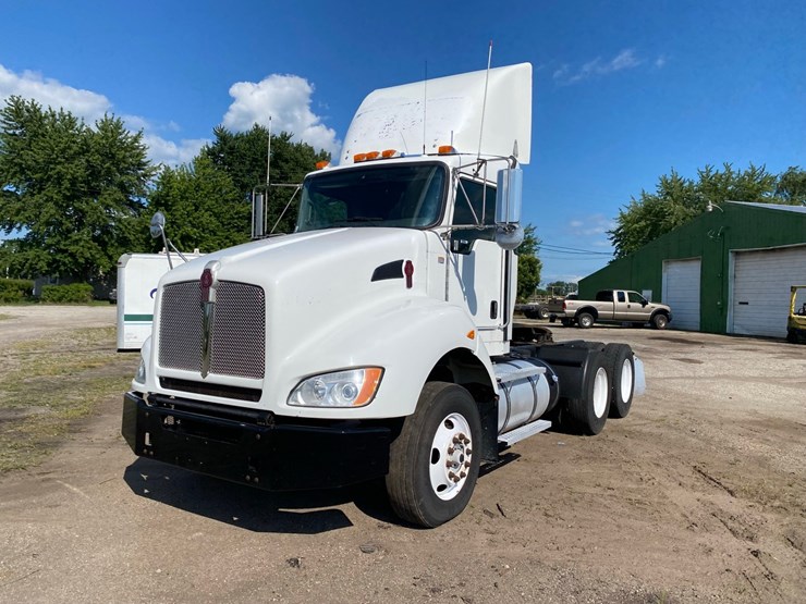 2018-kenworth-t440-image-2