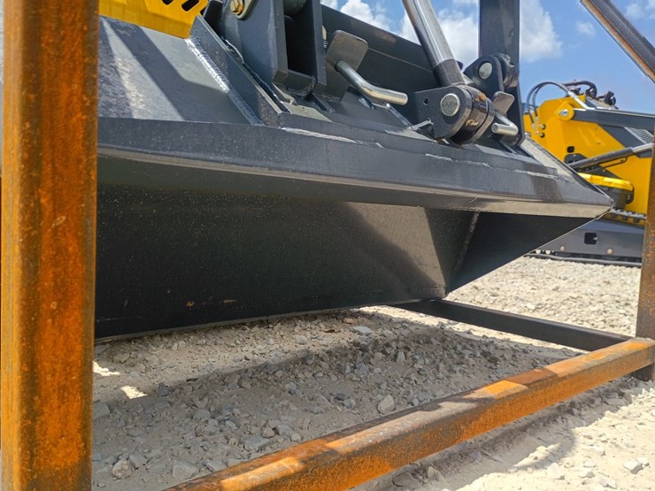#l63-003-•-2026-zjg-380-mini-skid-steer-image-16