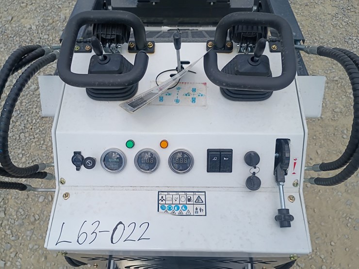 #l63-022-•-2026-zjg-380-mini-skid-steer-image-11