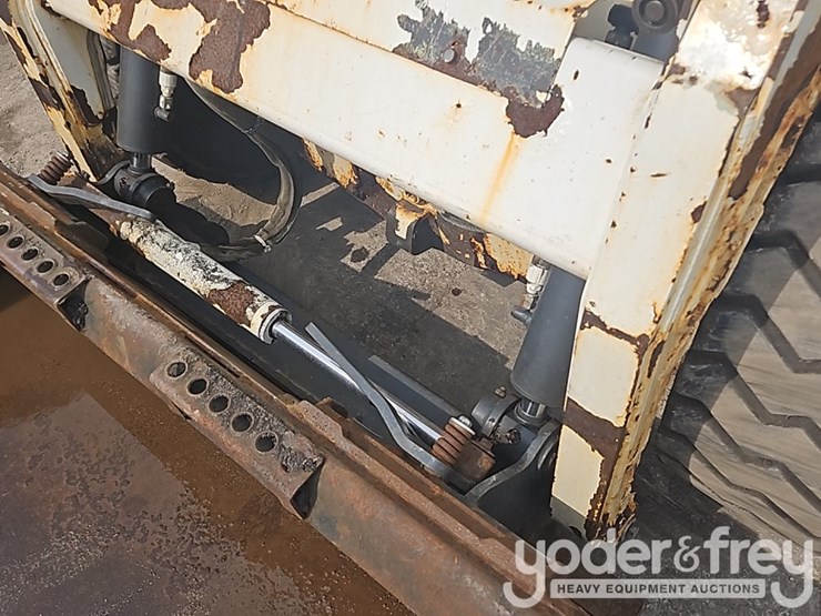2011-bobcat-s185-image-24