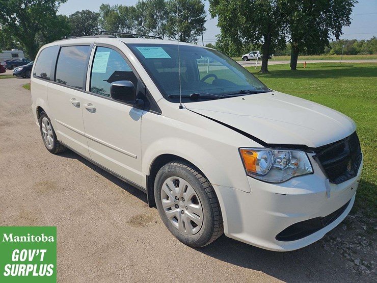 2013-dodge-grand-caravan-sxt-image-2