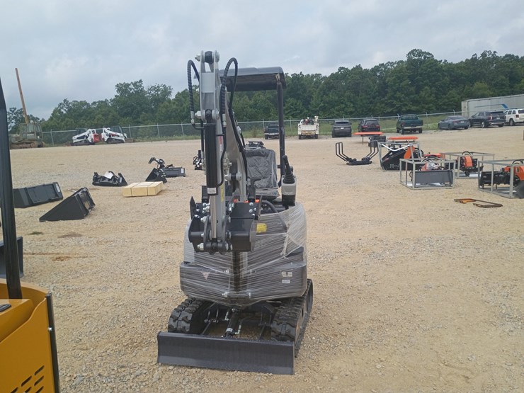 #l73-053-•-2026-ats-me18-mini-excavator-image-4