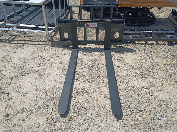 #l64-089-•-jct-pallet-fork-skid-steer-attachment-image-1
