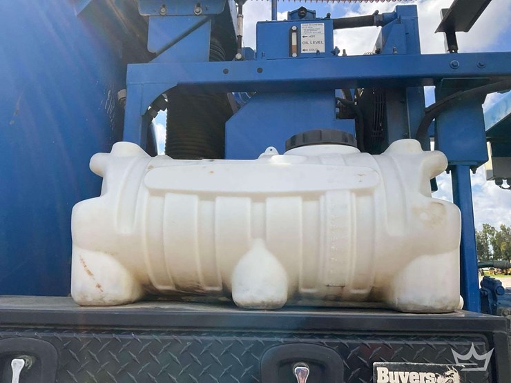 2016-freightliner-114sd-image-27