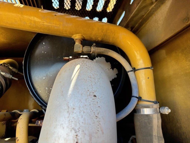 2005-caterpillar-143h-image-73