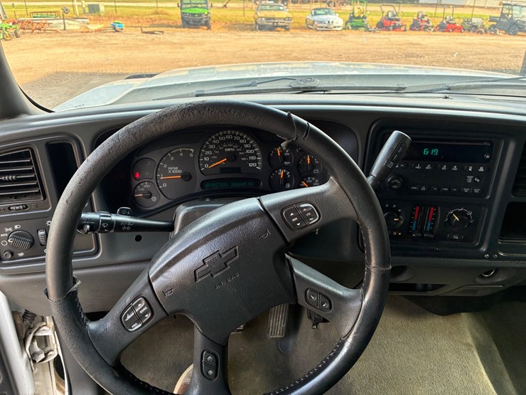 2005-chevrolet-2500-image-11