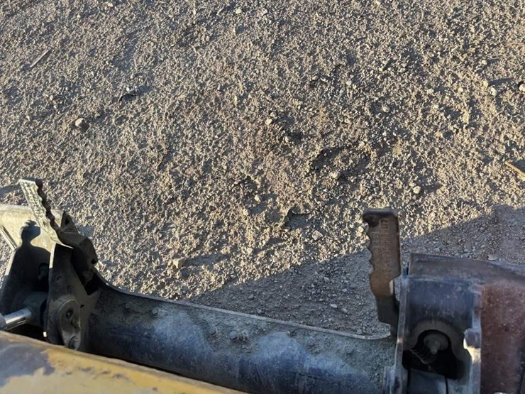 2014-caterpillar-226b3-image-10