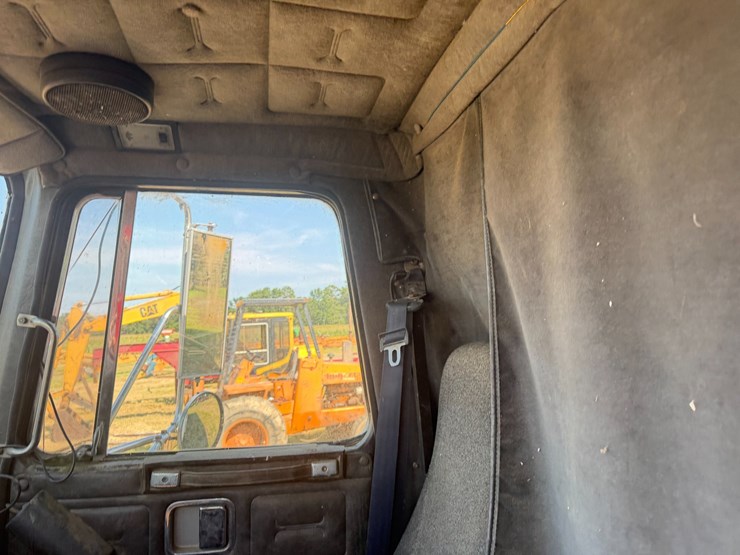 #52620-•-1990-whitegmc-wia-areo-series-sleeper-t/a-truck-tractor-4v1wdbjf3ln629984-inv#52620-image-74
