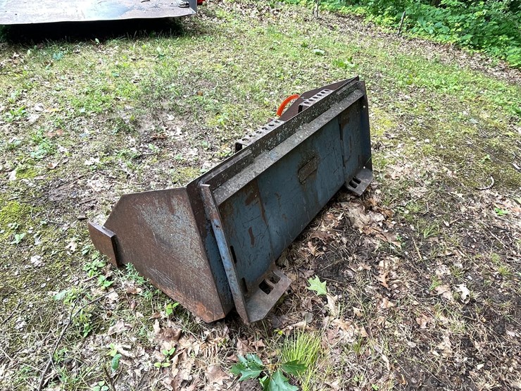 #6117-•-skid-steer-bucket-attachment-image-2