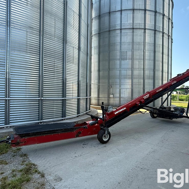 2022 Universal Industries 1537 Field Loader Self-Propel Belt Conveyor