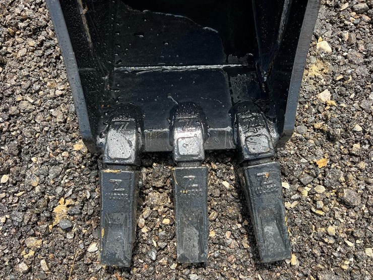 12”-quick-attach-excavator-bucket-for-kx40-image-7