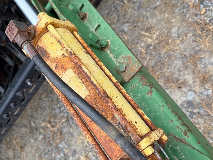 john-deere-450-image-24