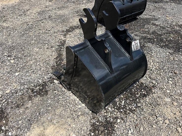 24”-quick-attach-excavator-bucket-for-kx40-image-3