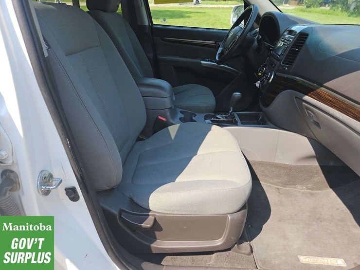 2011-hyundai-santa-fe-image-27