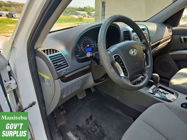 2011-hyundai-santa-fe-image-15