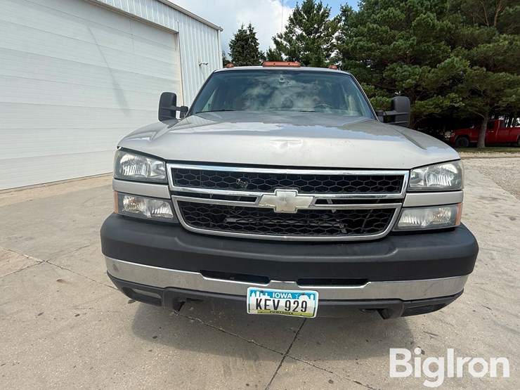 2006-chevrolet-k3500-image-2