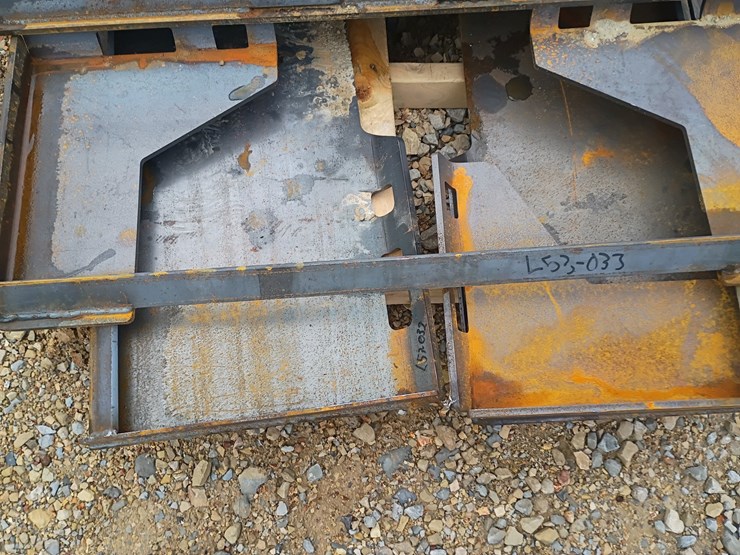 #l53-028-•-wolverine-cut-out-mounting-plate-skid-steer-attachment-image-3