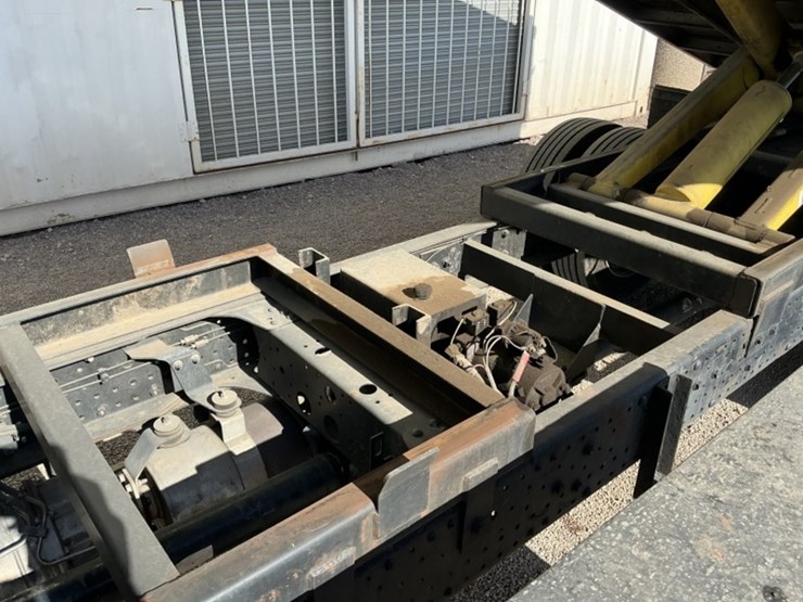 2009-isuzu-nqr-image-19