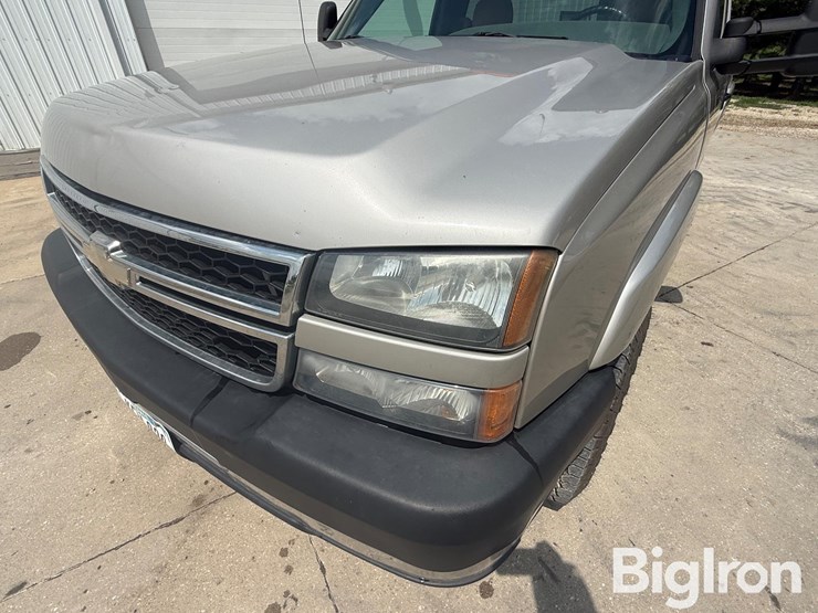 2006-chevrolet-k3500-image-11
