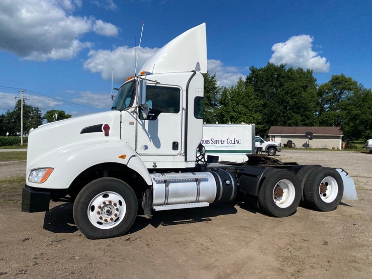 2018-kenworth-t440-image-1