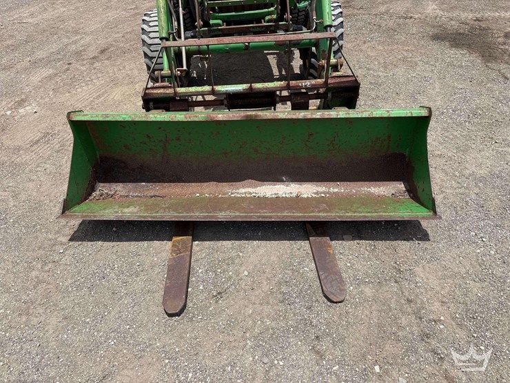 john-deere-utility-loader-tractor-image-12