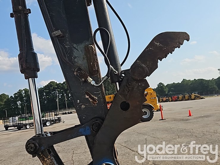2018-deere-130g-image-32
