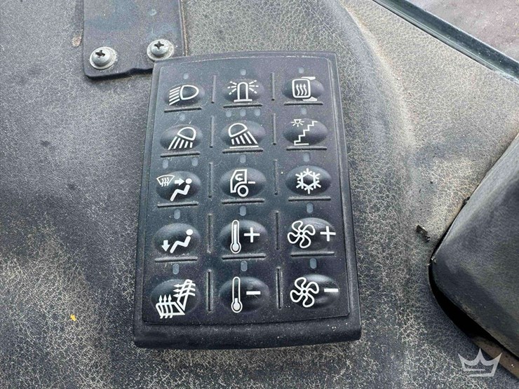 2013-deere-250d-image-51