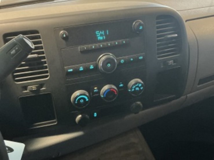 2013-chevrolet-silverado-2500hd-image-18
