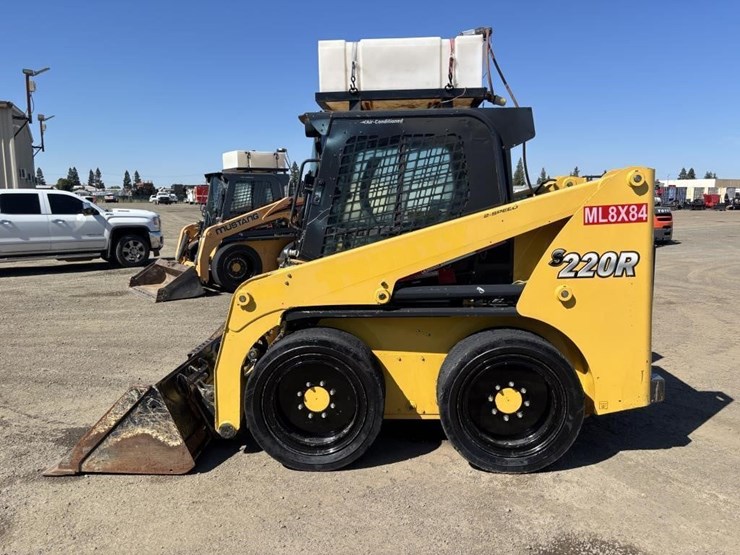 2018-yanmar-s220r-image-5