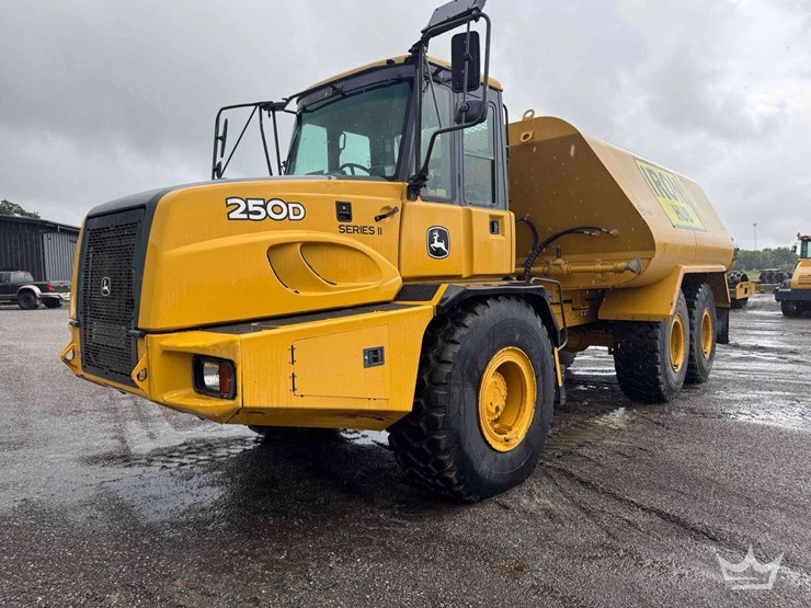 2013-deere-250d-image-4