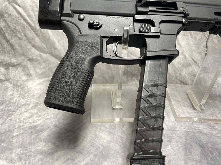 #10858-•-utas-usa-ut9-machine-,-9mm-luger-semi-auto-pistol,-sn:-ut-24a004984-image-6