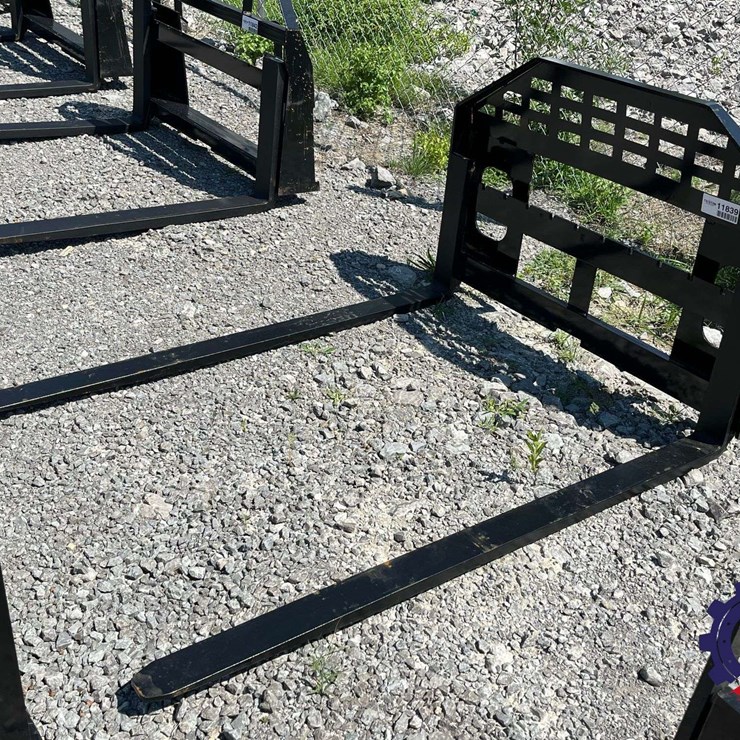 Unused 2026 FUTURE FT-DHC Skid Steer Forks - [Skid Steer Attachments] Attachment
