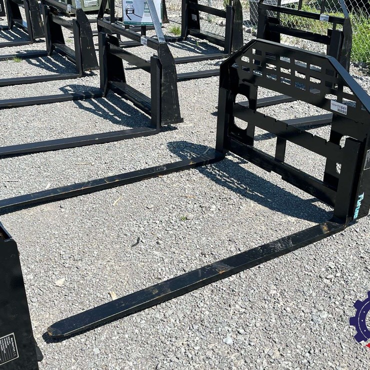 Unused 2026 FUTURE FT-DHC Skid Steer Forks - [Skid Steer Attachments] Attachment