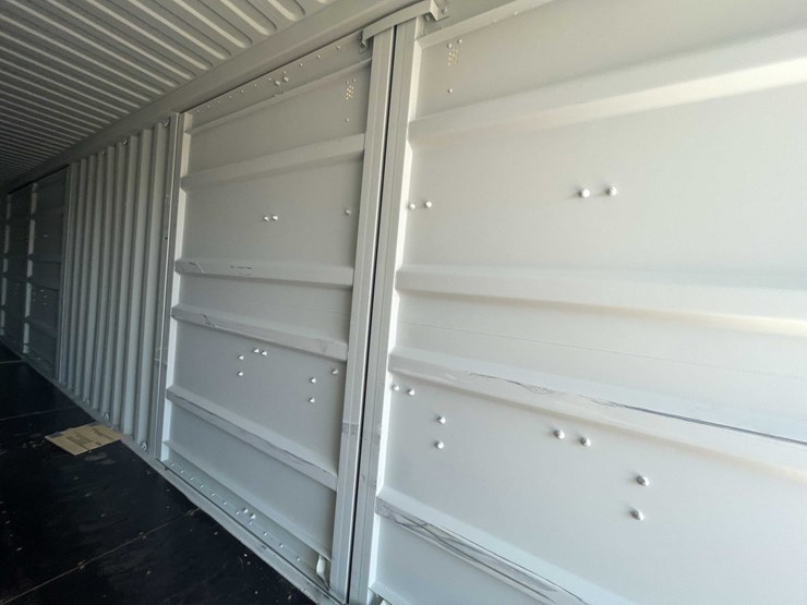 #2352-•-40'-high-shipping-container-image-27
