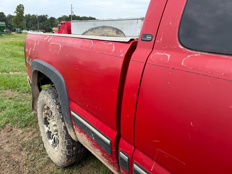 2002-chevrolet-silverado-2500hd-image-32