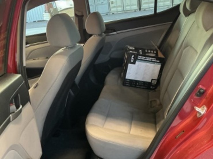 2017-hyundai-elantra-sdn-image-24