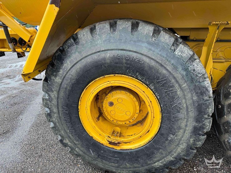 2013-deere-250d-image-24