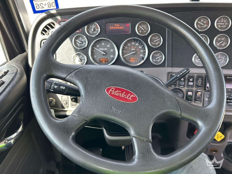 2020-peterbilt-389-image-16