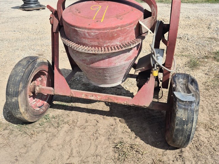 #91-•-towable-cement-mixer-image-2