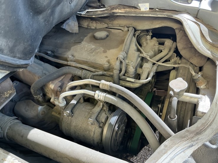 2009-isuzu-nqr-image-10