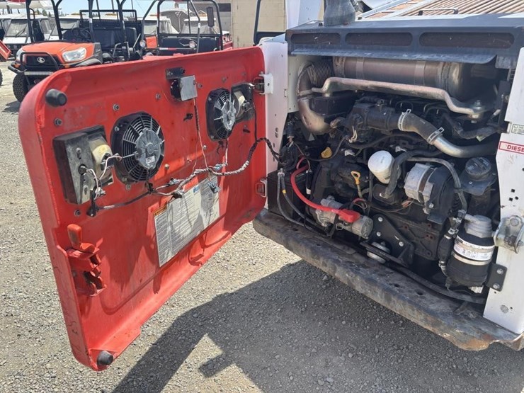 2019-bobcat-t770-image-35