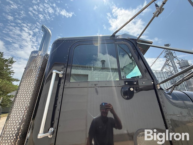 1999-freightliner-fld120-image-18